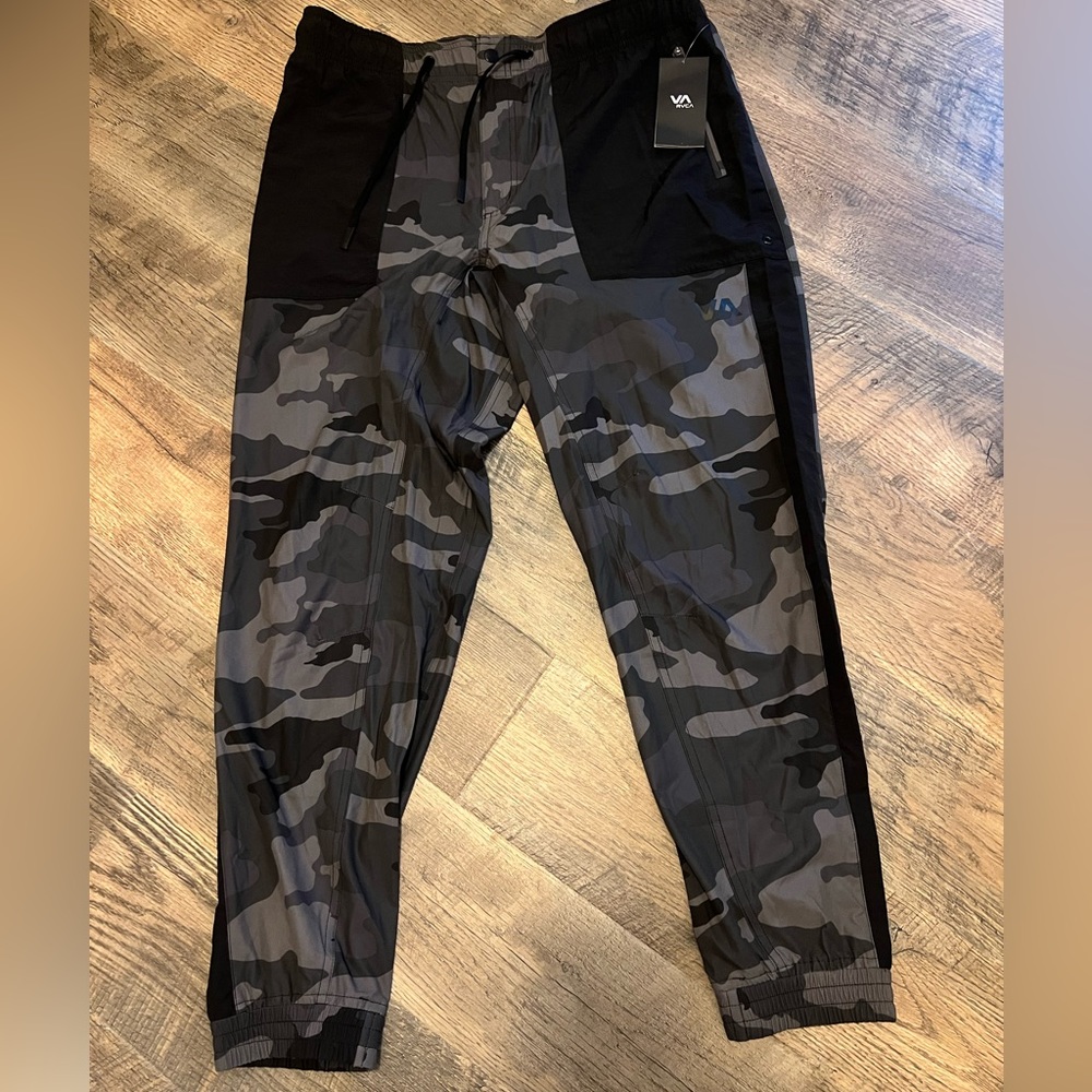 RVCA Yogger Pant. New With Tags $78.00 Retail. Gorgeous Gray & Black Camo Color!
